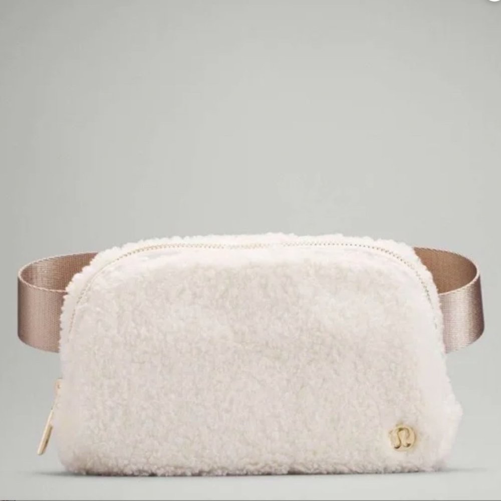 NWT Lululemon Everywhere Bag Fleece White Sherpa Pack Belt Bag LU9B18S whto/gold